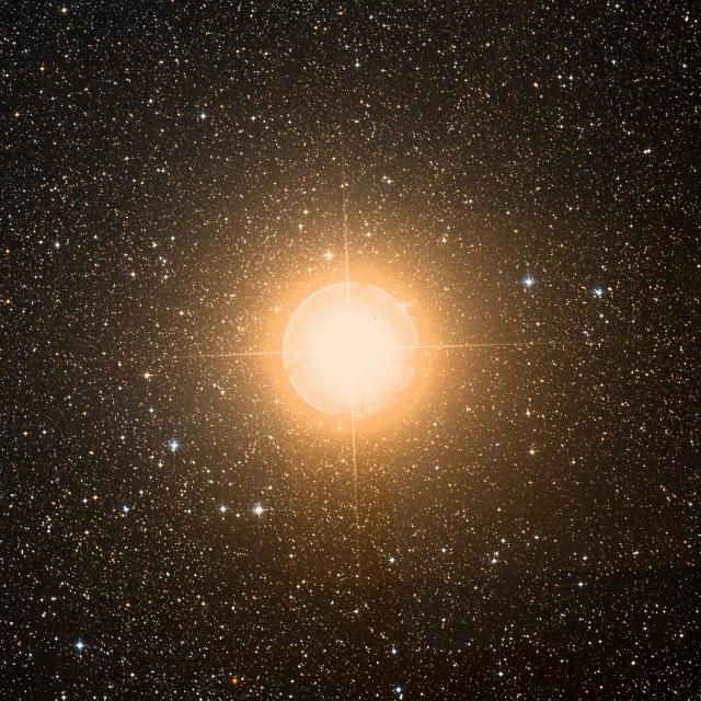 Sky survey frame centred on Gacrux, 1° across.