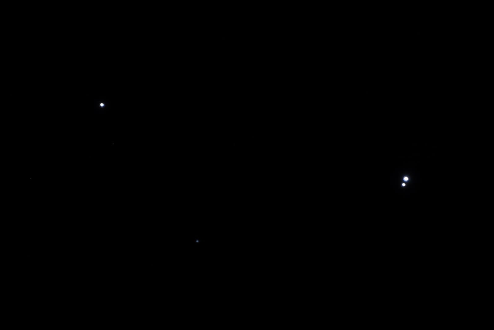 The famous naked-eye pair in the handle of the Big Dipper: Alcor is the single star at upper left, Mizar is the close double star on the right, and the faint star below is Sidus Ludovicianum.